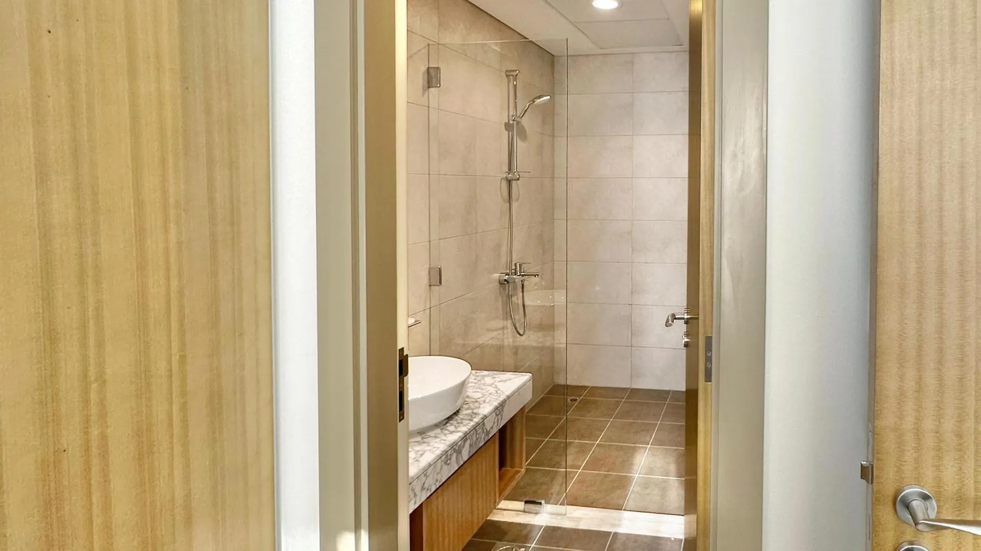 Skyline Elegance - 2Br High Floor - 5Min Dubai Mall 0*,  United Arab Emirates