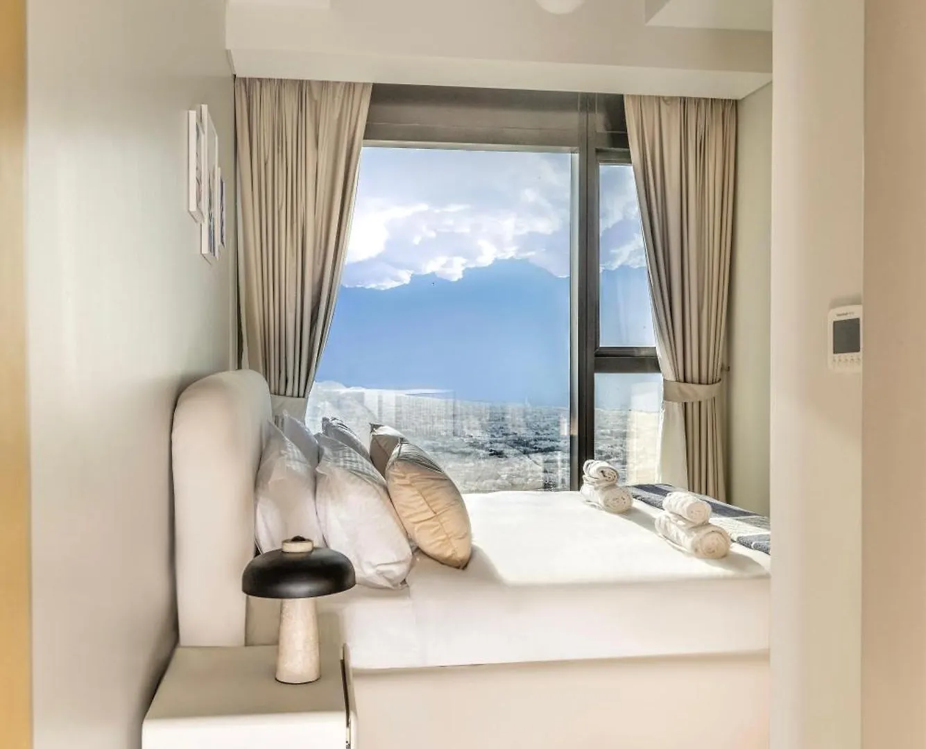 Skyline Elegance - 2Br High Floor - 5Min Dubai Mall