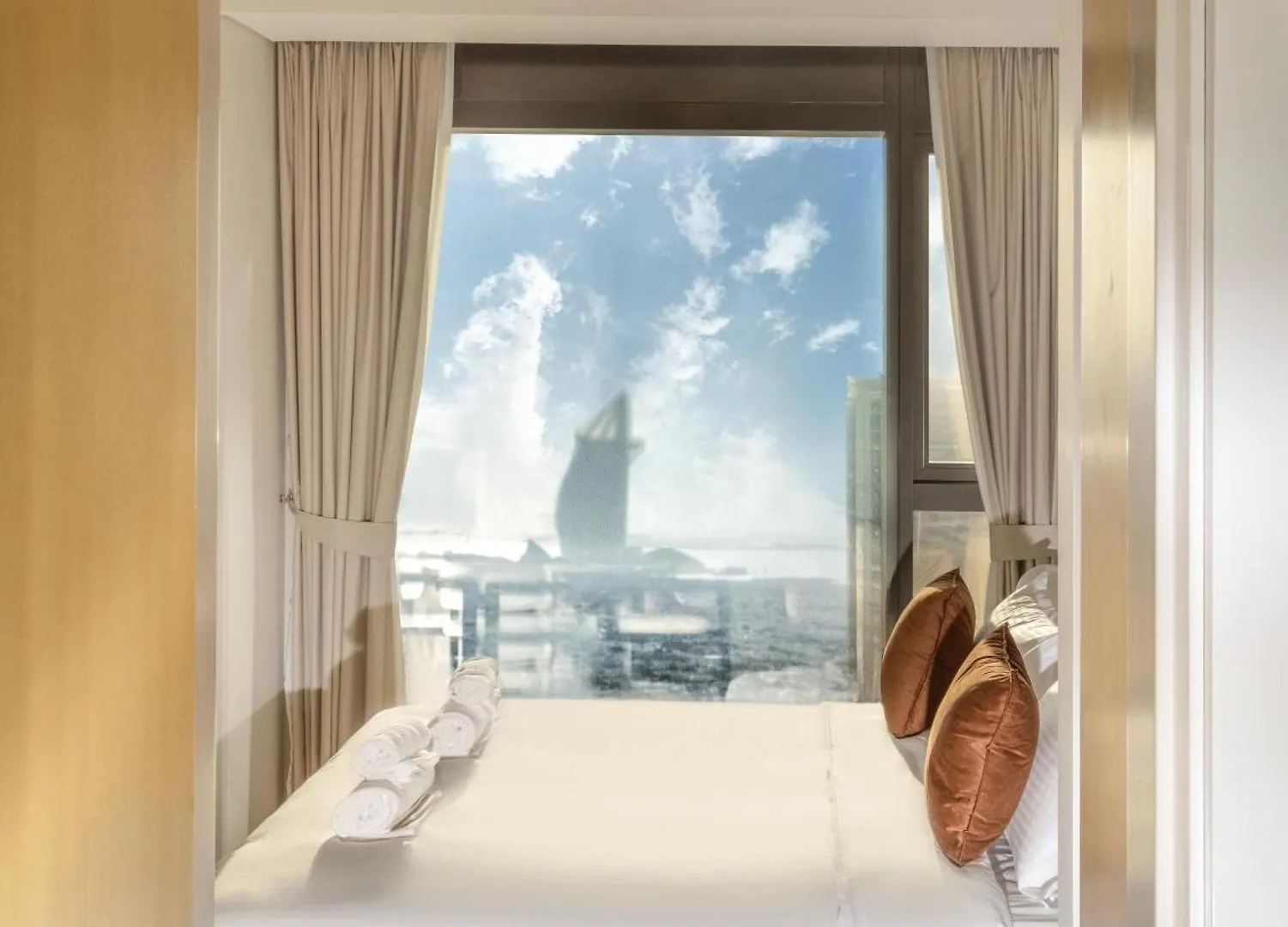 Skyline Elegance - 2Br High Floor - 5Min Dubai Mall Apartment