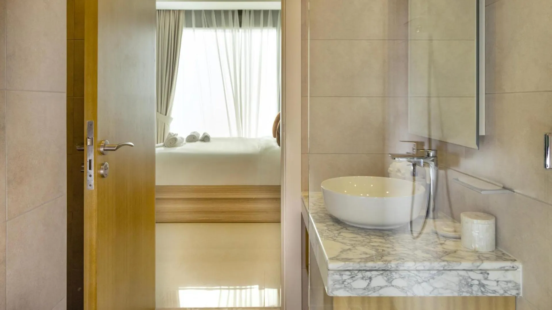 Skyline Elegance - 2Br High Floor - 5Min Dubai Mall Apartment